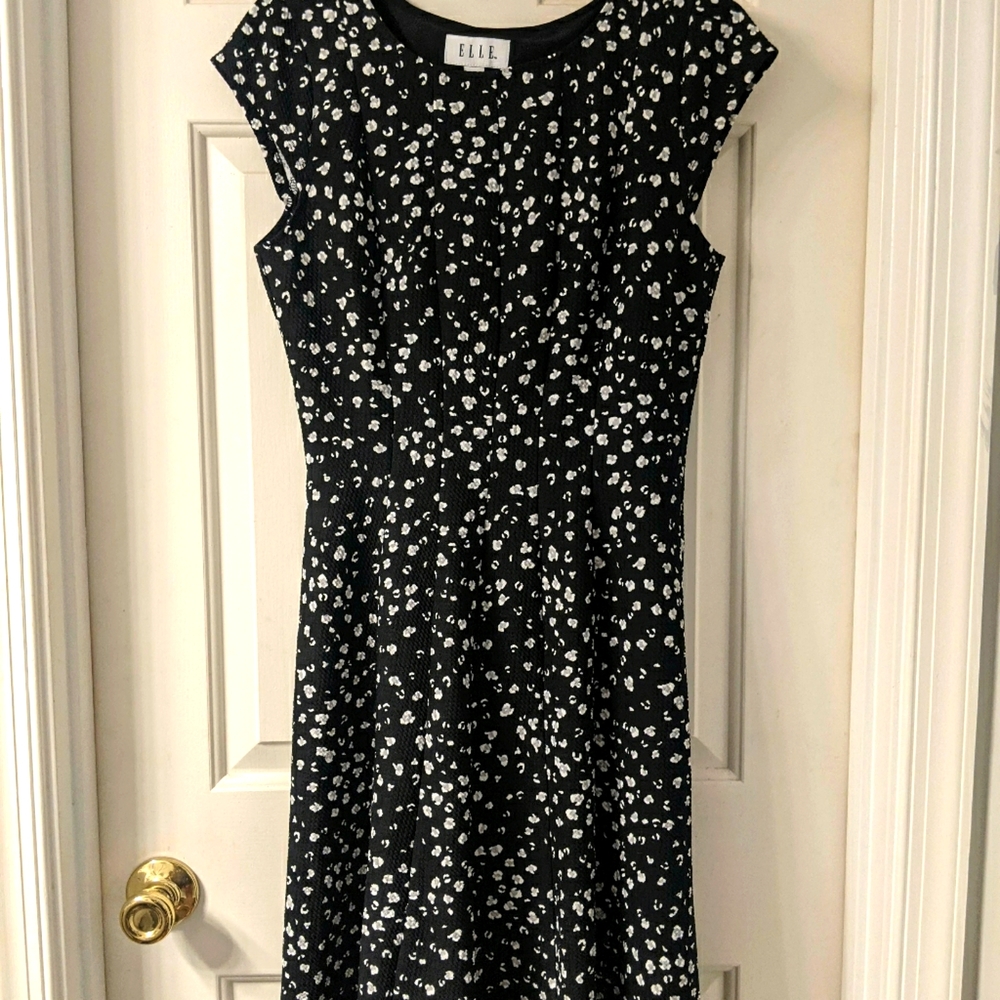 Elle knee-length fitted dress with cute cap sleeve